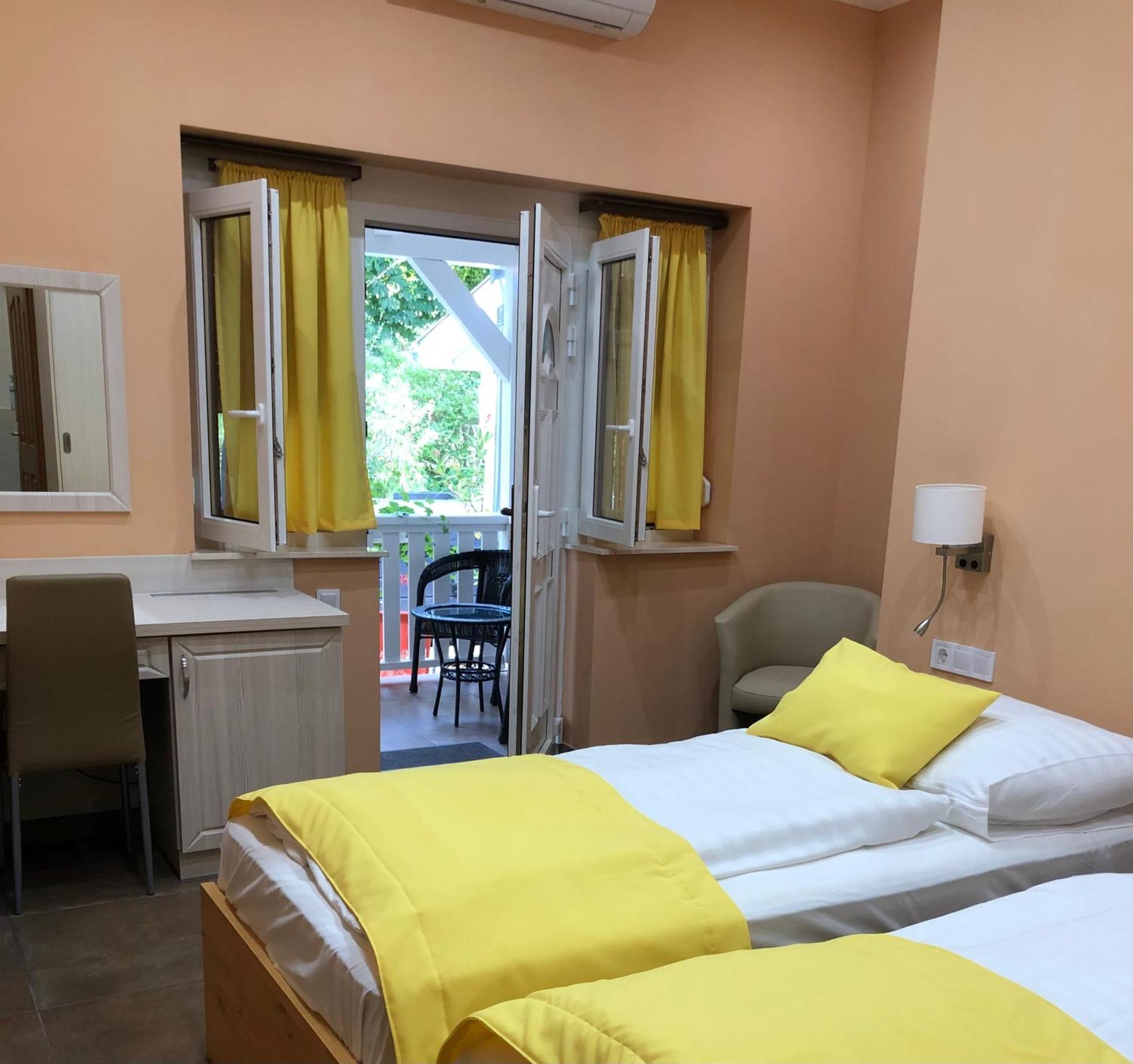 Szem-S Vendeghaz Hotel Balatonszemes Ngoại thất bức ảnh
