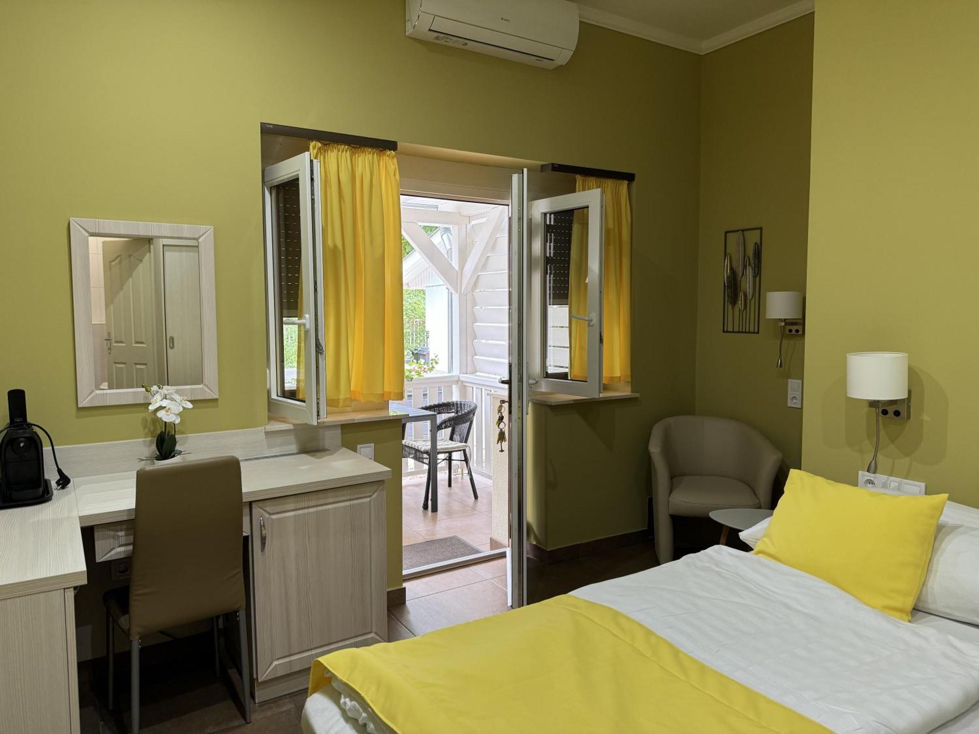 Szem-S Vendeghaz Hotel Balatonszemes Ngoại thất bức ảnh