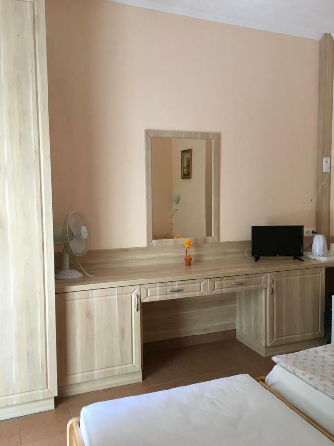 Szem-S Vendeghaz Hotel Balatonszemes Ngoại thất bức ảnh